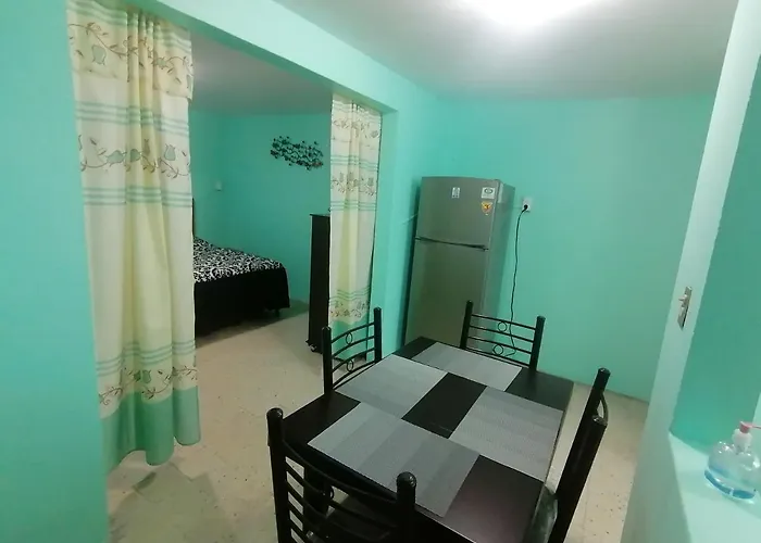 Departamento Cercano Al Aeropuerto T2, A 2 Calles Apartment